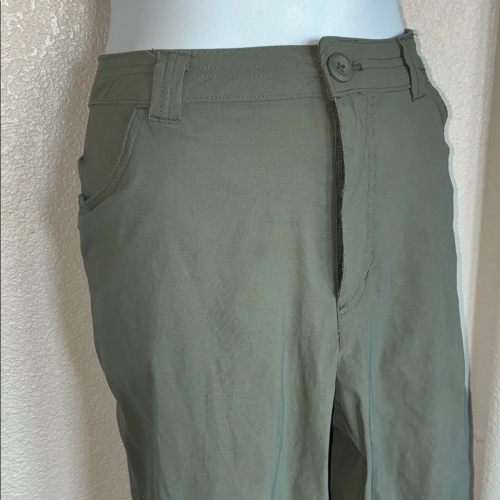 Not For Sale. EDDIE BAUER Olive Green Casual Cropped Pants. 16